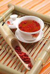 E3 2021：四人合作生存沙盒游戏《带枪法师》发布